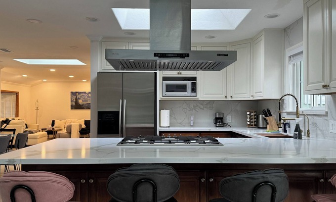 South San Jose Casa | Charming new remodeled 3-bedroom house with pool and big yardWiFi in San Jose