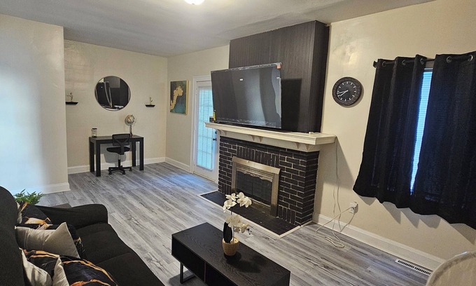 Danville Casa | Charming newly renovated 2-bedroom house with AC, WiFi in nice neighborhood