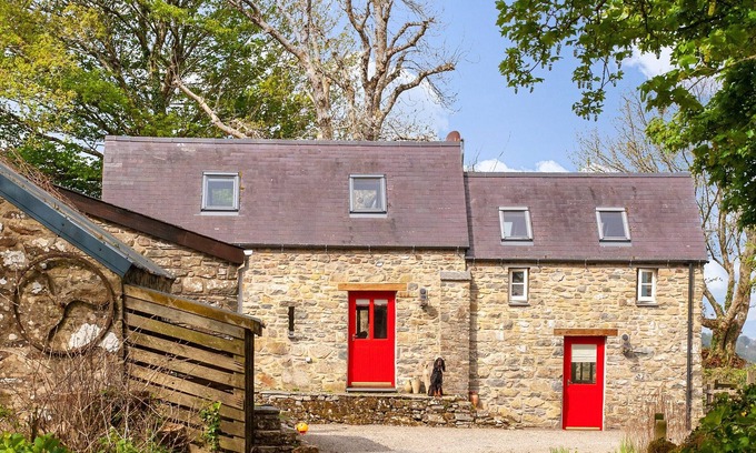 Newport Cabaña | 2 bedroom accommodation in Newport