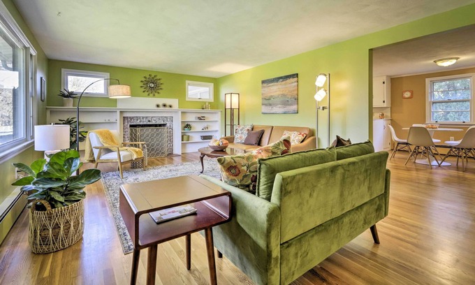 Versailles Casa | Charming Norwich Home ~ 7 Mi to Mohegan Sun!