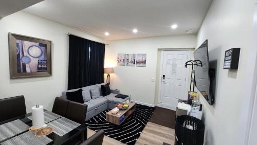 Calgary Apartamento | Charming Oasis Tranquil Suite 8 min Airport, AC