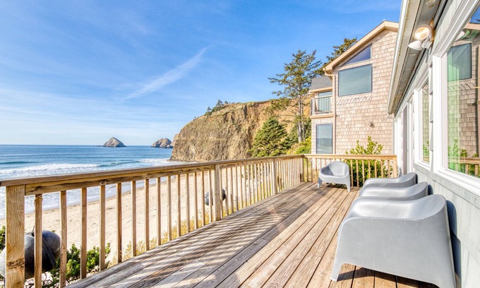 Oceanside Cabaña | , Una escapada con encanto frente al mar w / magníficas vistas del agua y el acceso a la playa fácil!