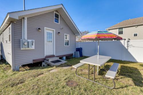 Old Lyme Casa | Charming Old Lyme Cottage, Steps to Private Beach!