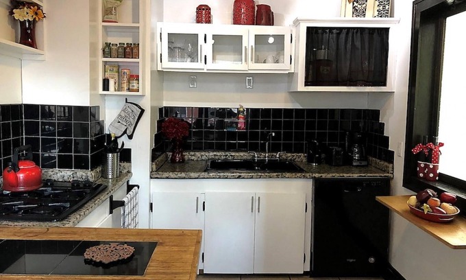 Cleveland Casa | Charming Old Soul Near CLE Clinic Long Term Stay