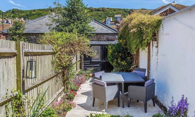 Old Town Hastings Casa | Charming Old Town Cottage With Modern Features
