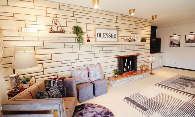 Southeast Omaha Casa | Charming Omaha Retreat - Near Zoo & Downtown 3 Bedroom Home by RedAwning