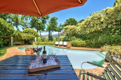 Constantia Casa | Charming one bed with Vineyard & Mountain views