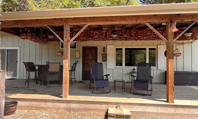 Foster Cabaña | Charming one bedroom cottage on Kincaid Lake