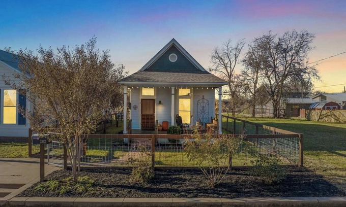 East Riverside Casa | Charming One Bedroom East Riverside Cottage