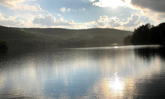 Maryland Cabaña | Encantadora cabaña de un dormitorio junto al lago cerca de Colegios y Béisbol