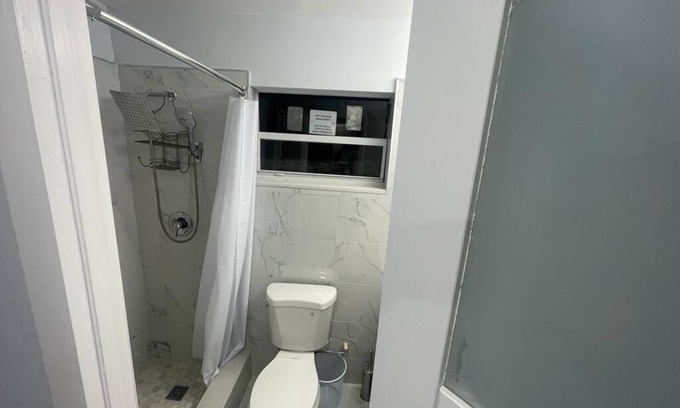 Seybold Apartamento | Charming one bedroom with AC and WiFi in lovely Miami