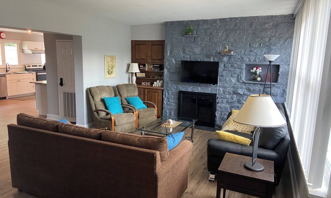 Broomall Casa | Charming one-level retreat near Philly with private yard, kid/pet friendly