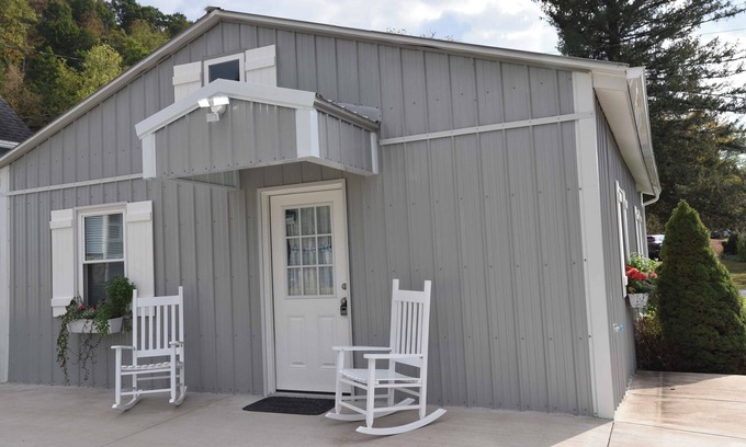 Bedford Apartamento | Charming One or Two-Person Getaway Studio in Historic Bedford