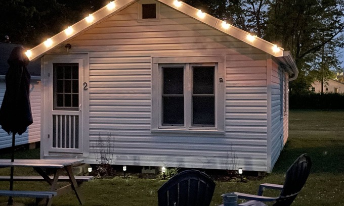 Geneva-on-the-Lake Cabaña | Charming One Bedroom Lake Erie Cottage in Geneva-On-The Lake