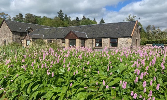 Biggar Casa | Charming Parlour Cottage at Tinto Retreats near Biggar
