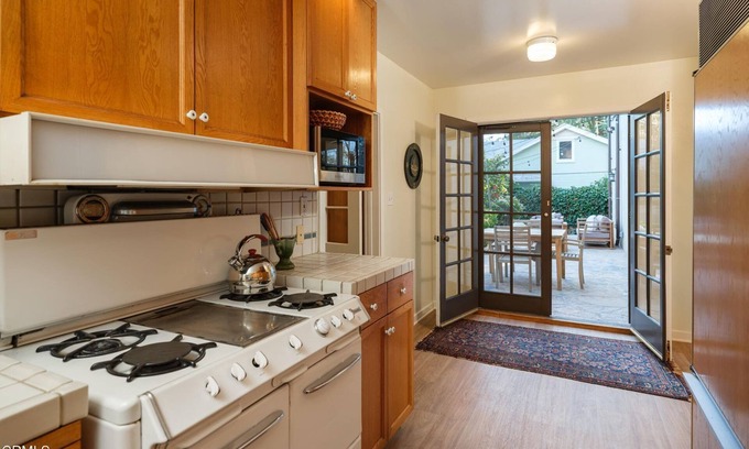 North Central Casa | Charming Pasadena Pre-war Gem