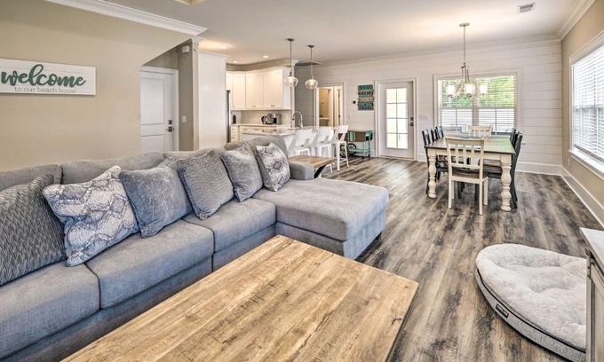 Pawleys Island Casa | Charming Pawleys Island Home about 4 Mi to Beach!