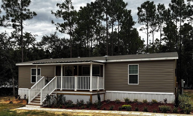 Dunnellon Casa | Charming peaceful 3-bedroom cottage on a partially wooded acre in Dunnellon.