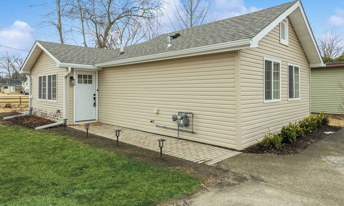 Village of Bloomfield Casa | Charming Pell Lake Home, Close to Lake Geneva!