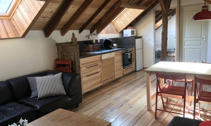 Forville Apartamento | Ático encantador con jardín - a 4 minutos de las pistas de esquí