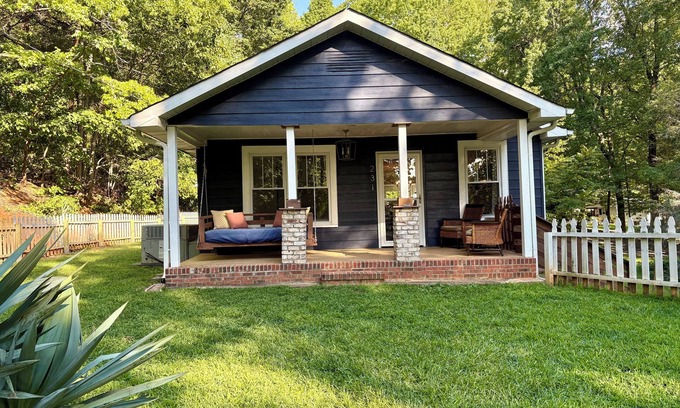 Greenville - Spartanburg Casa | Charming pet-friendly Greenville house with mountain setting and fenced yard