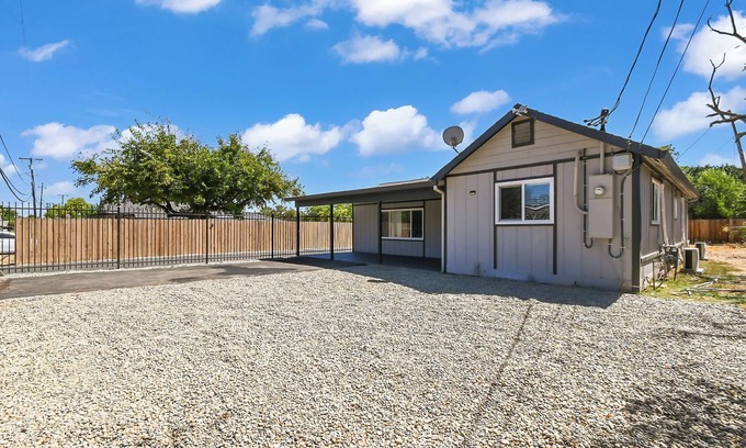 Olivehurst Casa | Charming pet-friendly 2-bedroom house with WiFi, AC in beautiful Olivehurst