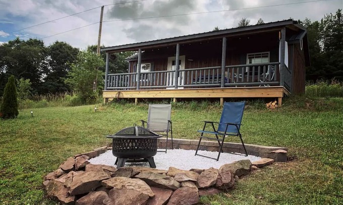 Ringtown Cabina | Charming Pet-Friendly Log Cabin Rental for Relaxing Getaways in Ringtown, Pennsylvania