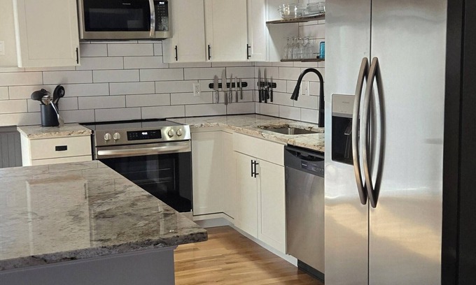St. Peters Casa | Charming, Pet friendly, Long stay discounts, 6 miles to Convention Center