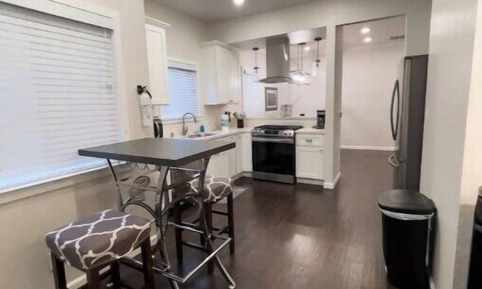 Hoover - Foster Apartamento | Charming Pill Hill Upper Flat