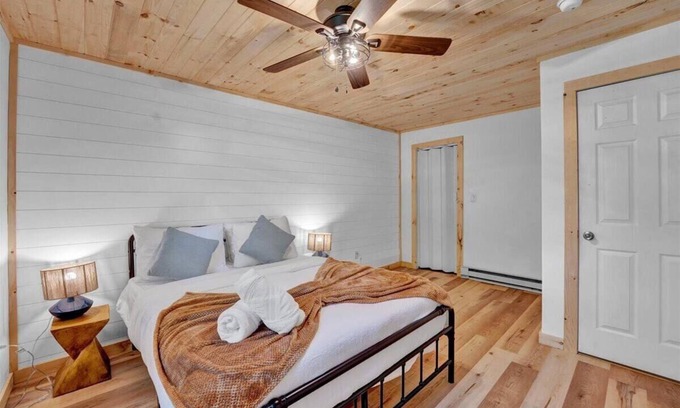Buck Hill Falls Apartamento | Charming Pocono Boutique | Firepits | Pickleball