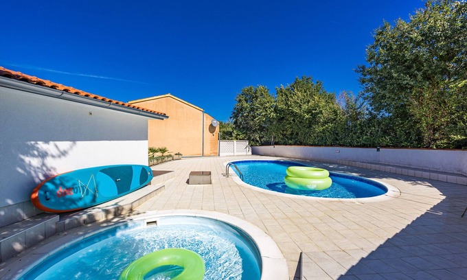 Liznjan Apartamento | Charming Pool Apartment Liznjan - Buneta