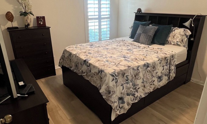 Bonita Springs Casa | Charming Pool House with a nearly 600 sq/ft Private Efficiency Suite Inside