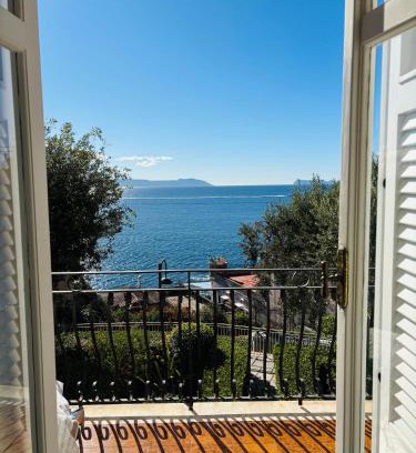 Posillipo Casa | Charming Posillipo Sea View Ibiscus House