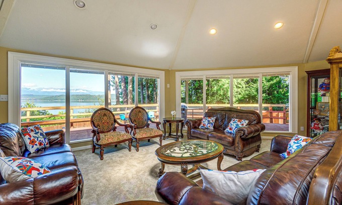 Poulsbo Casa | Charming Poulsbo Retreat: Hood Canal Views!