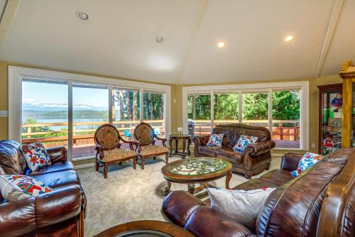Poulsbo Casa | Charming Poulsbo Retreat Hood Canal Views!