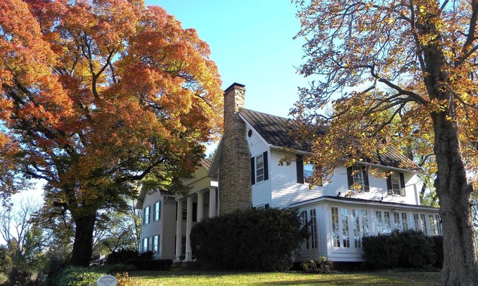Warrenton Apartamento | Charming Presidential Suite with full kitchen - The Inn at Black Horse Manor