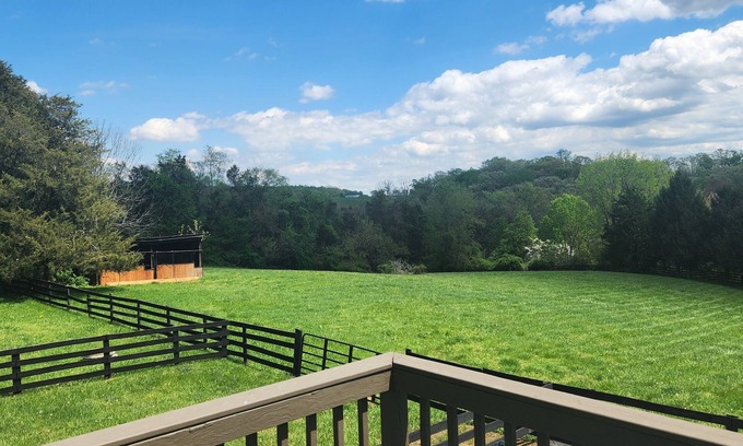 Warrenton Apartamento | Charming Presidential Suite Loft with kitchen - The Inn at Black Horse Manor