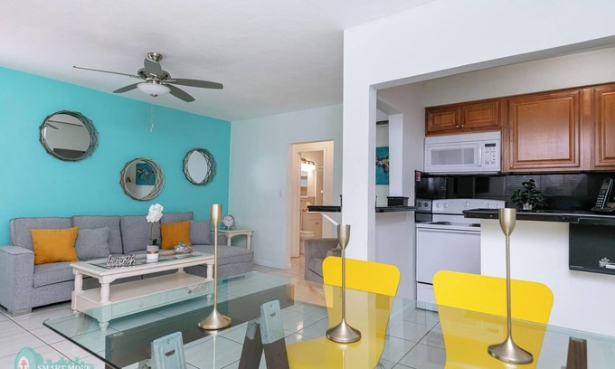 Poinciana Park Apartamento | Charming Private 1 bedroom with Full Kitchen – Perfect Location!
