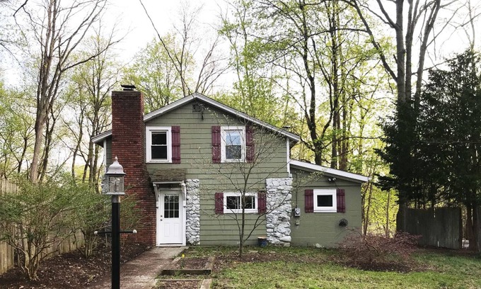Beacon Casa | Charming Private 2 BR Beacon Bungalow Getaway