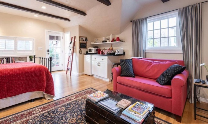 Southwestern Sacramento Apartamento | Charming, private en-suite in Land Park