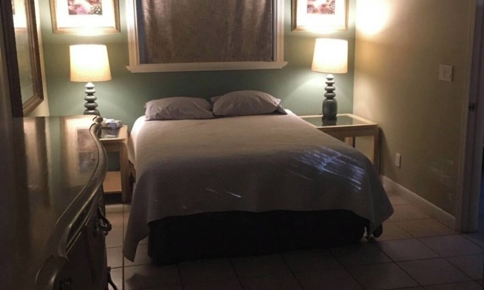 Boynton Beach Casa | Charming Private Bedroom on a Palm Tree Farm