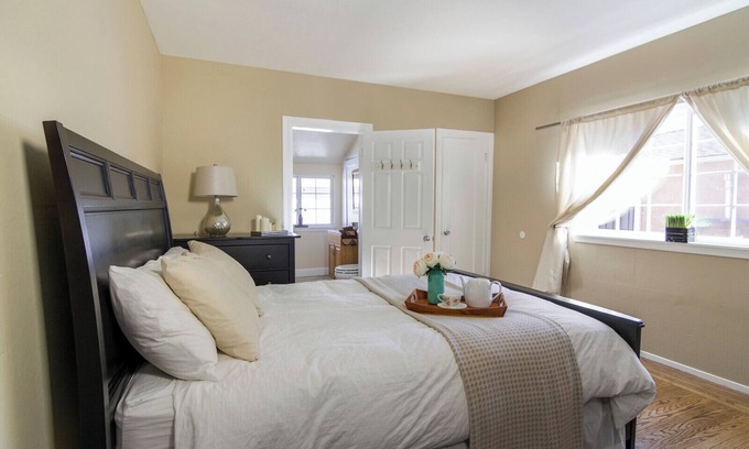 East Palo Alto Casa | Charming private room, private bath in delightful East Palo Alto
