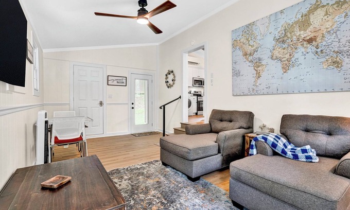 Hendersonville Cabaña | Charming Private Pet Friendly Cottage Minutes from Downtown Hendersonville