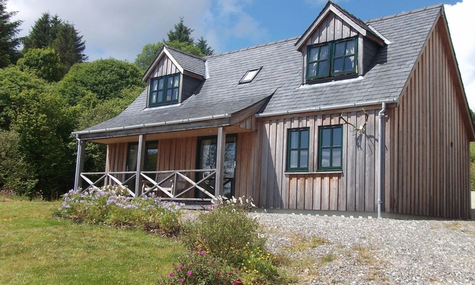 Teangue Casa | Encantadora propiedad de playa con vistas a la bahía de Knock y más allá de Knoydart