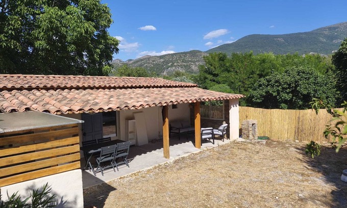 Mezel Cabaña | Charming Provencal country house in the heart of the Alps of Haute Provence