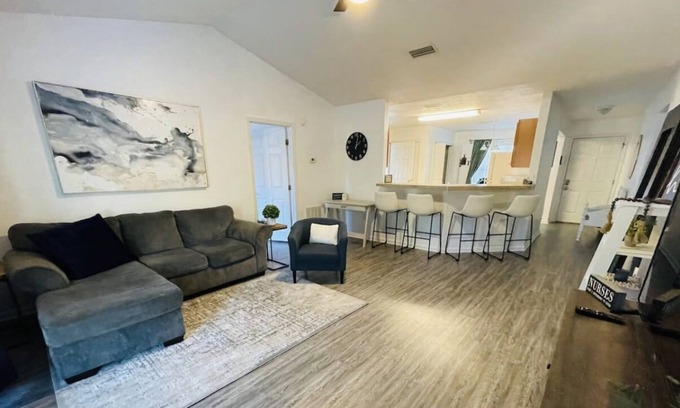 Watertown Casa | Charming & Quaint Family Home in a quiet Cul De Sac