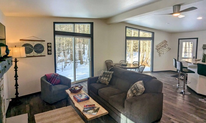 Fish Creek Casa | Charming quiet 2-bedroom house set in a cedar forest in welcoming Fish Creek