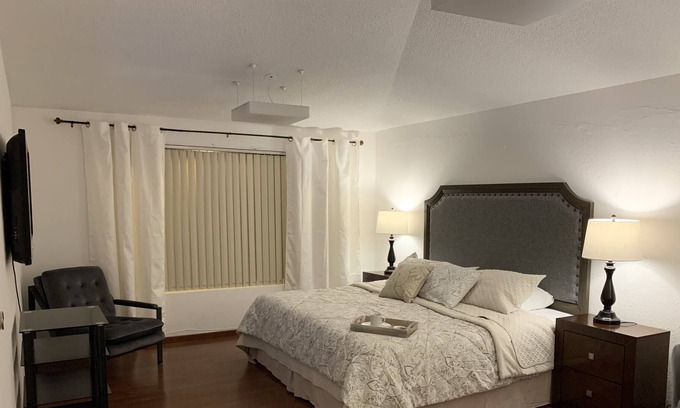 Jurica Casa | Charming & Quiet Home in Jurica | Garden and BBQ!!