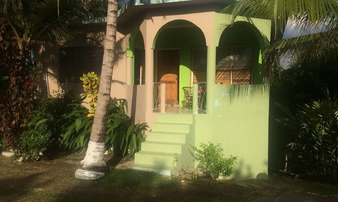Orange Bay Casa | , Tranquila villa de alta montaña con encanto: La experiencia de Jamaica como una jamaicana
