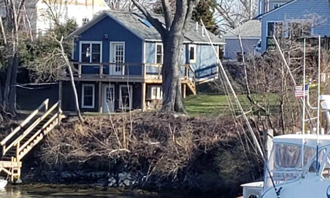 Kittery Cabaña | Charming, quiet waterfront cottage with WiFi, parking, on island by Portsmouth
